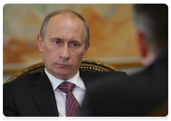 Председатель Правительства России В.В.Путин провел рабочую встречу с главой нефтехимической компании «Сибур» Д.В.Коновым