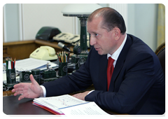 Prime Minister Vladimir Putin meeting with Samara Region Governor Vladimir Artyakov