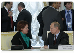 Prime Minister Vladimir Putin and Agriculture Minister Yelena Skrynnik attending the meeting of the EurAsEC Interstate Council’s heads of government