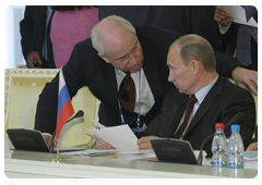 Prime Minister Vladimir Putin and the CIS Executive Committee’s executive secretary Sergei Lebedev attending the meeting of the EurAsEC Interstate Council’s heads of government