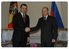 Prime Minister Vladimir Putin with Moldovan Prime Minister Vladimir Filat