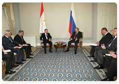 Prime Minister Vladimir Putin meeting with Tajik Prime Minister Akil Akilov