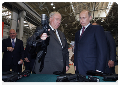 Председатель Правительства Российской Федерации В.В.Путин посетил холдинг «Ижмаш», где осмотрел производственную линейку предприятия