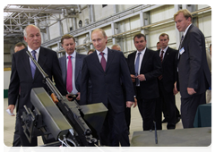 Prime Minister Vladimir Putin toured Izhmash Holding to learn about the company’s product line