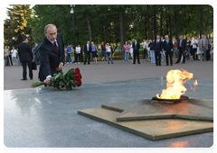 Prime Minister Vladimir Putin laying flowers at the Eternal Flame in the Central Park of Izhevsk, the capital of Udmurtia