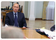 Prime Minister Vladimir Putin and Deputy Prime Minister Sergei Ivanov during a meeting of the Vnesheconombank Supervisory Board