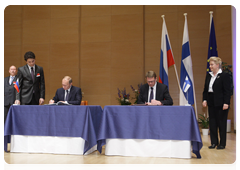 Prime Minister Vladimir Putin and his Finnish counterpart Matti Vanhanen signing an agreement extending the Finnish lease of the Russian part of the Saimaa Canal and adjacent territories, as well as regulating navigation through the canal