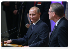 Following Russian-Finnish talks, prime ministers Vladimir Putin and Matti Vanhonen hold a joint news conference