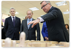 Председатель Правительства Российской Федерации В.В.Путин осмотрел новое здание российского научного центра «Прикладная химия»