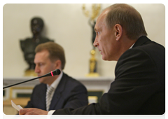 Prime Minister Vladimir Putin and First Deputy Prime Minister Igor Shuvalov at a meeting of the Supreme Body of the Customs Union of the Russian Federation, the Republic of Belarus and the Republic of Kazakhstan