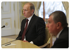 Prime Minister Vladimir Putin and Deputy Prime Minister Igor Sechin at a meeting of the Supreme Body of the Customs Union of the Russian Federation, the Republic of Belarus and the Republic of Kazakhstan
