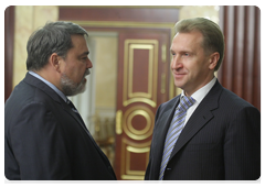 First Deputy Prime Minister Igor Shuvalov and head of the Federal Antimonopoly Service Igor Artemyev at a meeting on price setting and tariff rates