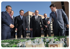 Председатель Правительства Российской Федерации В.В.Путин ознакомился с ходом строительства Деревни Универсиады-2013