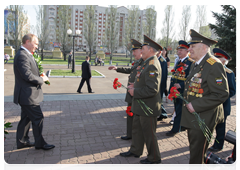 Председатель Правительства Российской Федерации В.В.Путин пообщался с ветеранами, собравшимися у Мемориала Славы в Казани