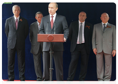 Председатель Правительства Российской Федерации В.В.Путин принял участие в торжественной церемонии установки закладного камня памятника «В борьбе против фашизма мы были вместе!» на Поклонной горе