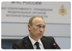 Председатель Правительства Российской Федерации В.В.Путин провел в Ситуационном центре МЧС видео-конференцию в связи с аварией на шахте «Распадская» в Кемеровской области