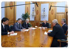Prime Minister Vladimir Putin meets with the leadership of the United Russia Party