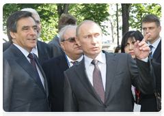 Prime Minister Vladimir Putin and the French Prime Minister Francois Fillon visiting the site of the future Russian spiritual and cultural centre in Paris