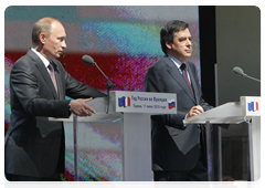Prime Minister Vladimir Putin and French Prime Minister Francois Fillon inaugurating the Russian National Exhibition at the Grand Palais in Paris