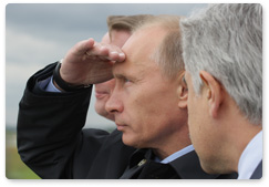 Председатель Правительства Российской Федерации В.В.Путин присутствовал при очередном испытательном полете истребителя пятого поколения в небе подмосковного Жуковского