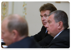 Deputy Prime Minister Igor Sechin, right, and Rosneft President Sergei Bogdanchikov meeting with Chevron Chairman and CEO John Watson