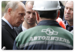 В.В.Путин посетил Ярославский моторный завод «Автодизель», где ознакомился с планами модернизации предприятия и условиями работы в различных цехах, а также пообщался с рабочими