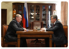 Prime Minister Vladimir Putin with Yaroslavl Region Governor Sergei Vakhrukov