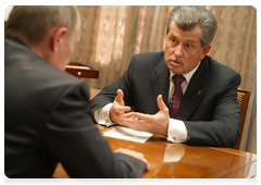 Yaroslavl Region Governor Sergei Vakhrukov at a meeting with Prime Minister Vladimir Putin