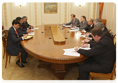 Председатель Правительства Российской Федерации В.В.Путин встретился с Министром торговли и промышленности Республики Индия А.Шармой