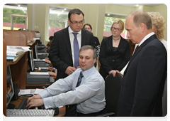 Председатель Правительства России В.В.Путин посетил Московский общественно-деловой центр инвалидов и ознакомился с его работой