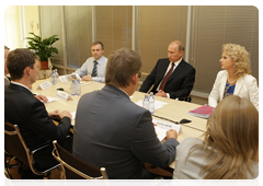 Председатель Правительства России В.В.Путин посетил Московский общественно-деловой центр инвалидов и провел встречу с его сотрудниками