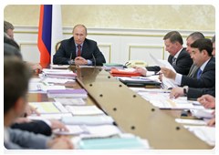 Prime Minister Vladimir Putin at a meeting on federal budget spending on industry and transport for 2011-2013