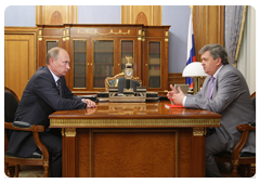 Prime Minister Vladimir Putin meeting with Alexander Surinov, the head of the Federal Service for State Statistics