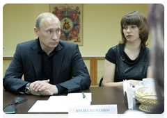 Vladimir Putin  with the families of miners and rescue workers ho were killed in the Novokuznetsk mine blasts