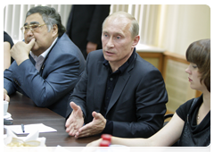 Vladimir Putin  with the families of miners and rescue workers ho were killed in the Novokuznetsk mine blasts