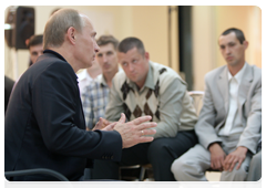 Председатель Правительства Российской Федерации В.В.Путин в ходе рабочей поездки в Новокузнецк побеседовал с шахтерами