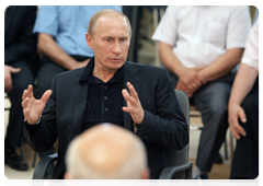 Председатель Правительства Российской Федерации В.В.Путин в ходе рабочей поездки в Новокузнецк побеседовал с шахтерами