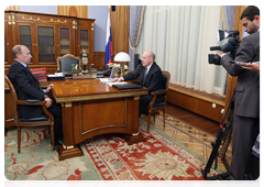 Prime Minister Vladimir Putin meets with Irkutsk Region Governor Dmitry Mezentsev