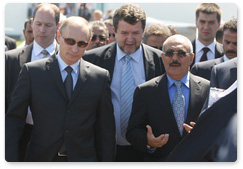 Председатель Правительства Российской Федерации В.В.Путин и Президент Йеменской Республики А.А.Салех на международном форуме «Технологии в машиностроении–2010»