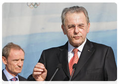 Президент Международного олимпийского комитета Ж.Рогге на церемонии закладки первого камня в основание Российского международного олимпийского университета