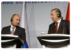 Prime Ministers Vladimir Putin and Turkish Prime Minister Recep Tayyip Erdoğan at a press conference following Russian-Turkish bilateral talks