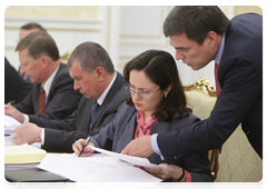 Minister of Economic Development Elvira Nabiullina and Deputy Prime Ministers Igor Sechin and Sergei Ivanov at the meeting to discuss fiscal policy for 2011 and the planned period of 2012 and 2013