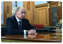 Prime Minister Vladimir Putin meeting with AvtoVAZ president Igor Komarov to discuss the company’s prospects