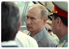Председатель Правительства России В.В.Путин осмотрел в Волгограде строительную площадку жилого комплекса для военнослужащих