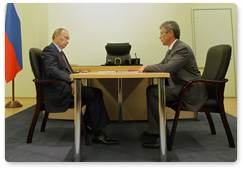 Председатель Правительства Российской Федерации В.В.Путин провел рабочую встречу с губернатором Волгоградской области А.Г.Бровко