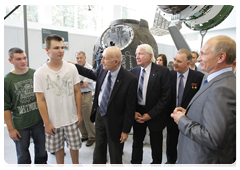 American astronaut Thomas Stafford introducing his stepsons to Prime Minister Vladimir Putin