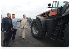 Prime Minister Vladimir Putin on a working visit to the Tambov Region, where he is evaluating the progress made on national agriculture projects