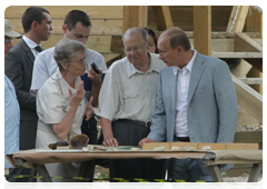 Prime Minister Vladimir Putin visiting the Troitsky excavation site