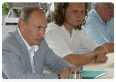 Prime Minister Vladimir Putin speaking to archaeologists during his visit to the Troitsky excavation site
