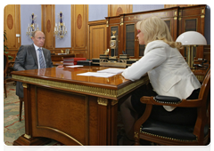 Председатель Правительства Российской Федерации В.В.Путин провел рабочую встречу с Министром здравоохранения и социального развития Российской Федерации Т.А.Голиковой